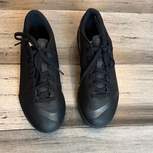 Nike boys  Black Athletic Shoes